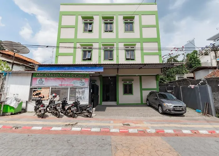 RedDoorz @ SuryakencanaHotel di Bogor